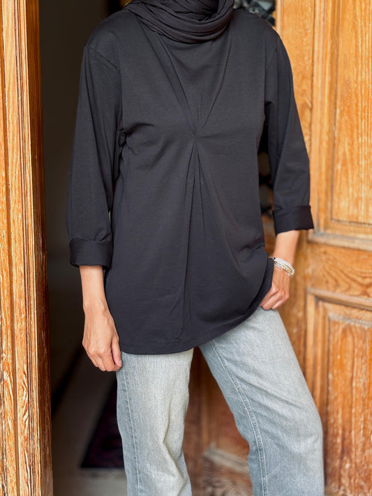 Cotton basic top with a front twist in Black