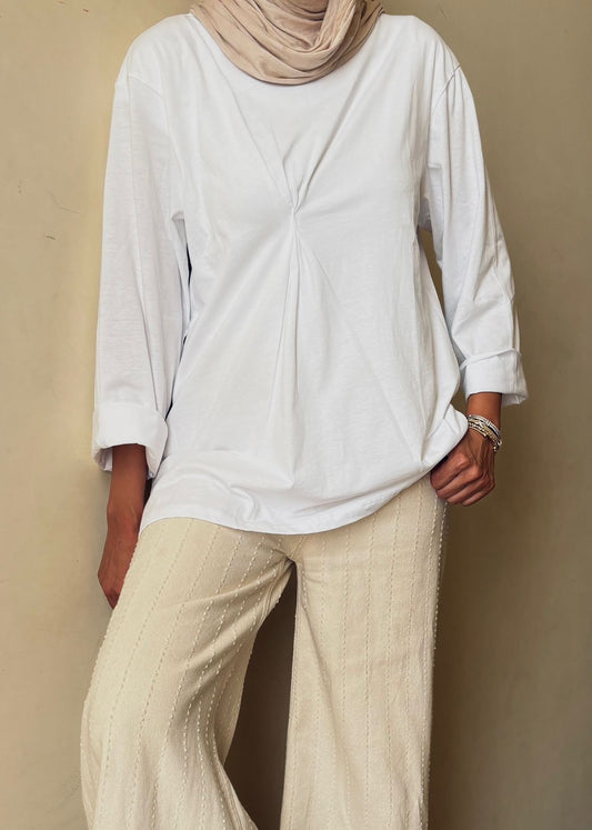 Cotton basic top with a front twist in White