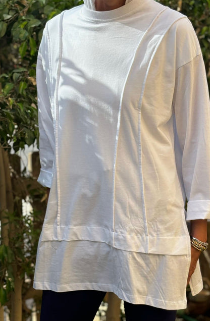 Basic rounded neck top with piping style in White